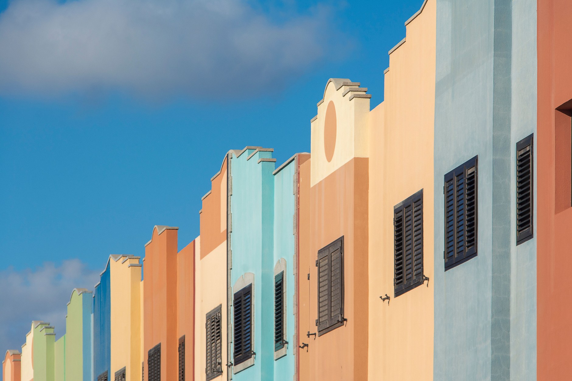 The iconic pastel Dutch colonial facades along the Handelskade waterfront in Willemstad