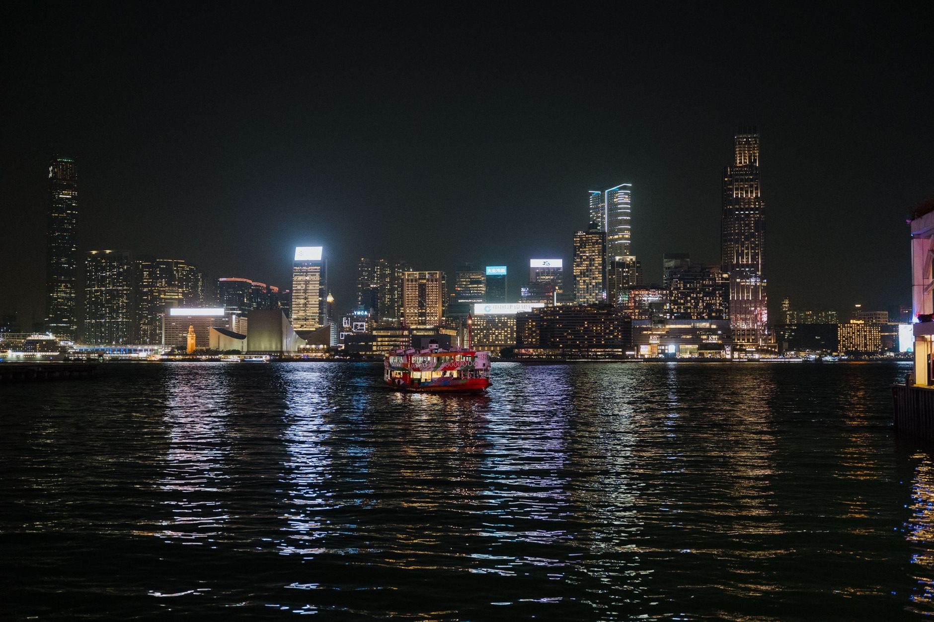 Harbor Lights & Island Peaks: The Essential 5-Day Hong Kong City Guide