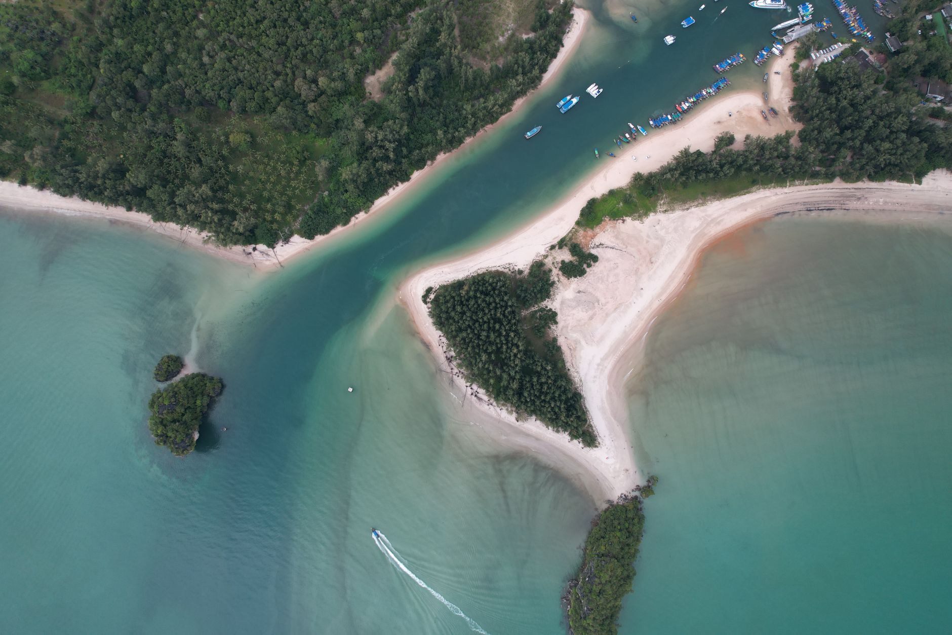 British Virgin Islands Travel Guide: Land-Based Itineraries, The Baths, and Ferry Logistics