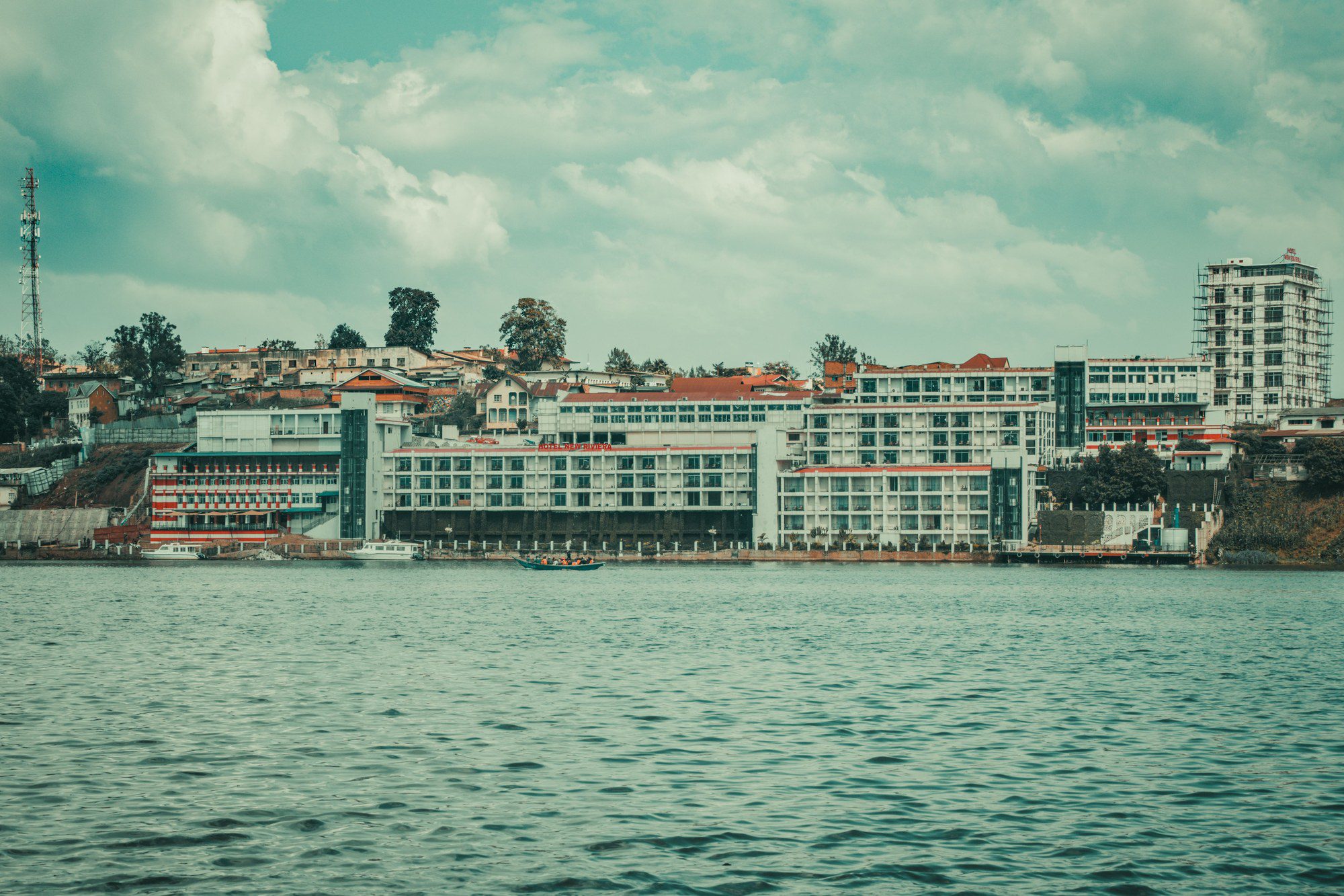 Democratic Republic of the Congo Travel Guide: Kinshasa & Gorillas
