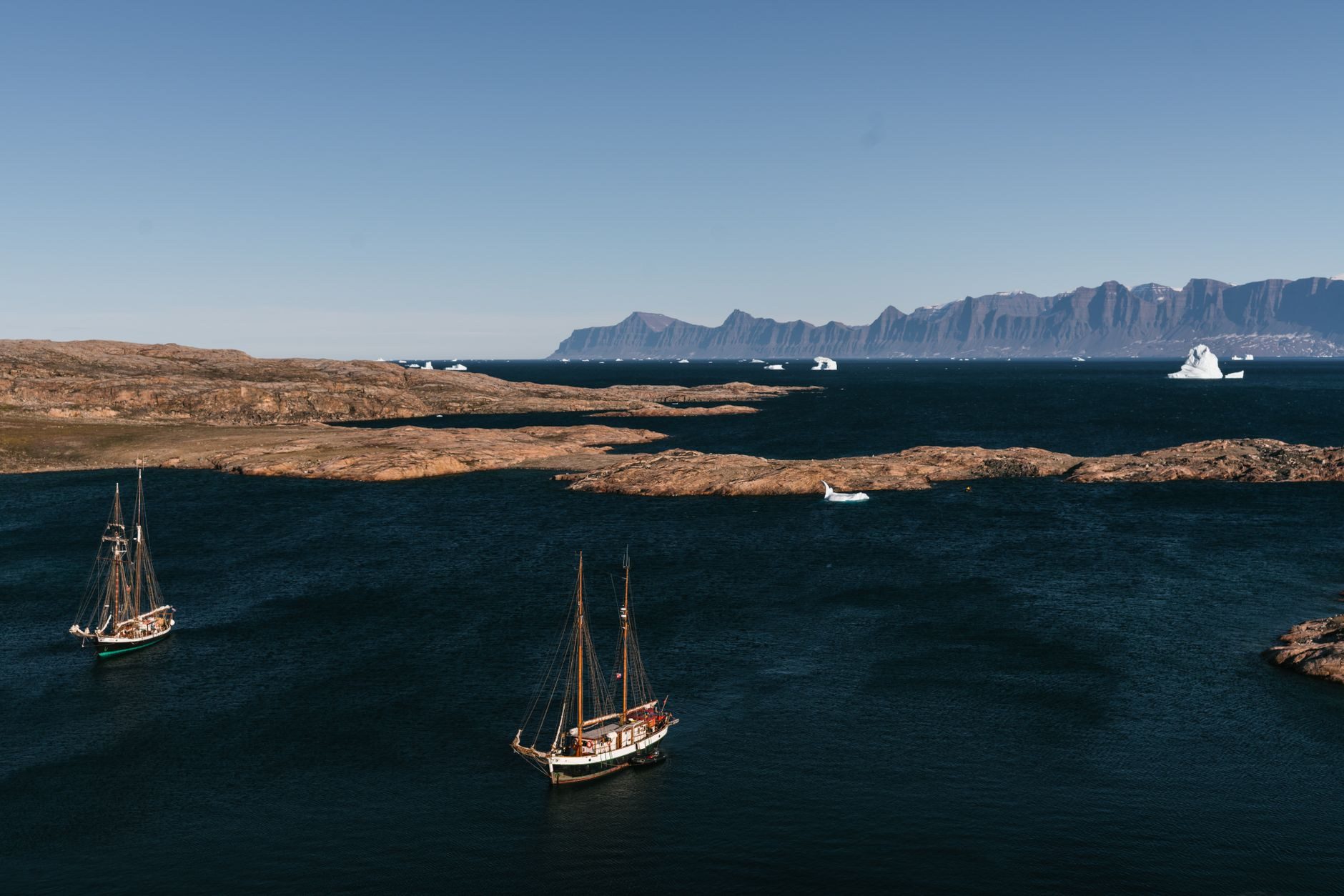 Greenland Travel Guide: Ilulissat Icefjord, Disko Bay, and Arctic Logistics