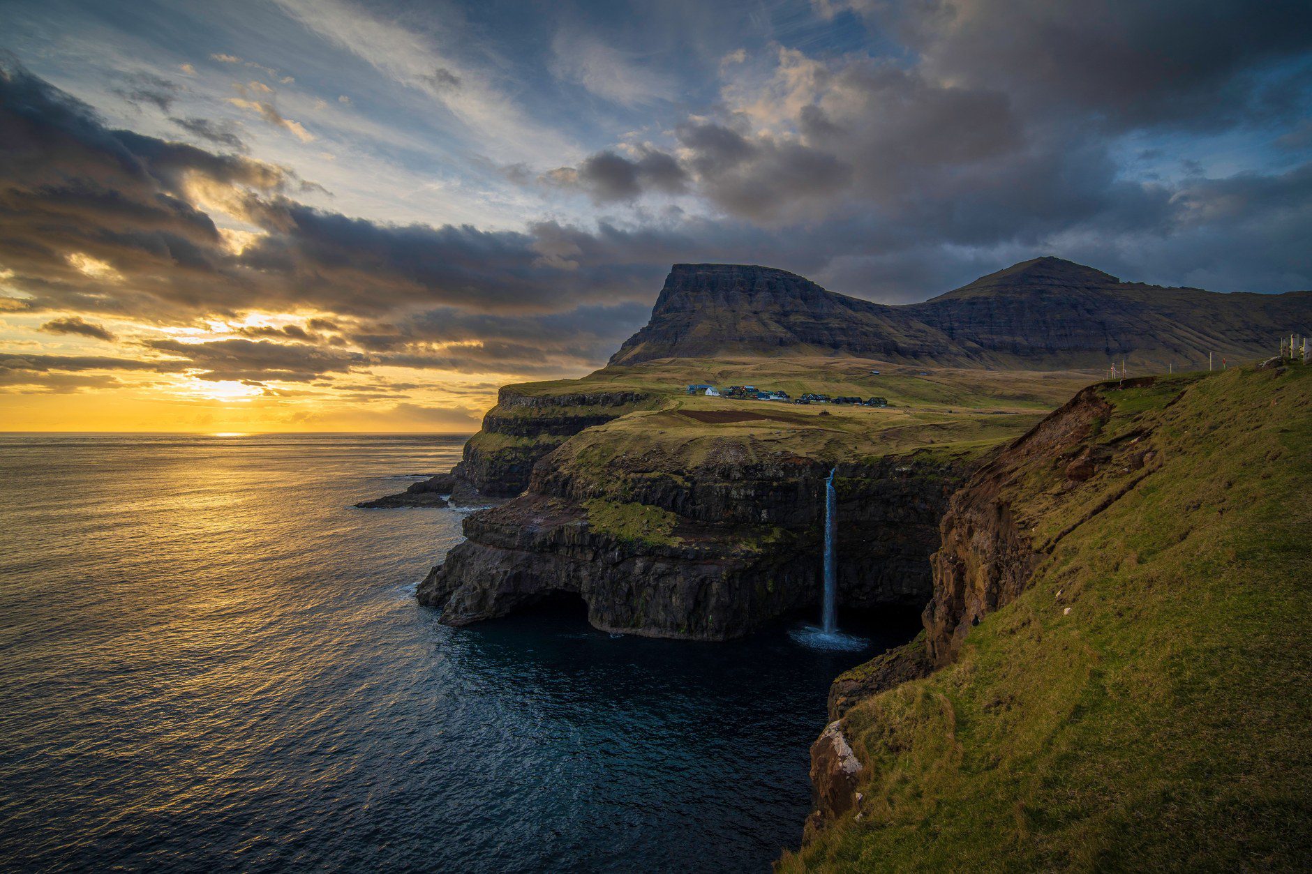Navigating Subpolar Tunnels and Sea Cliffs: A Realistic 7-Day Faroe Islands Road Trip