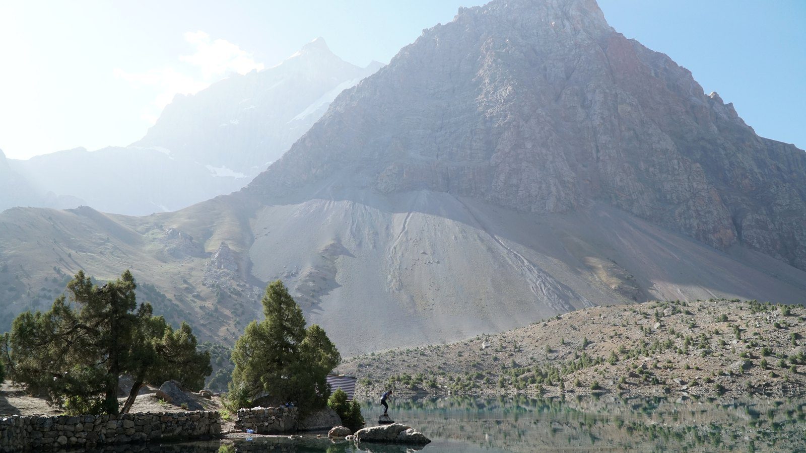 Scenic travel view of turquoise alpine waters at Lake Iskanderkul in the Fann Mountains, Tajikistan