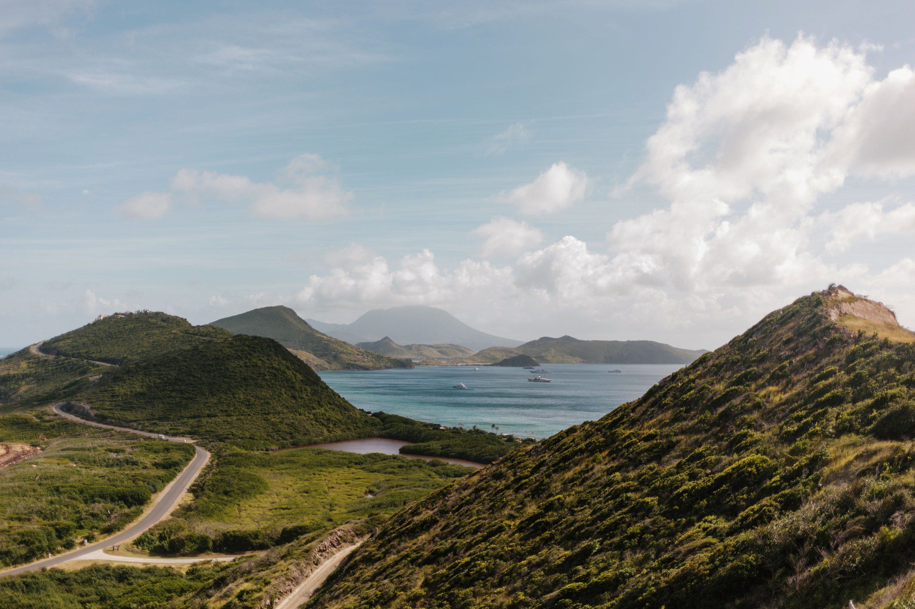 Saint Kitts & Nevis Travel Guide: Two-Island Heritage & Coastal Routes